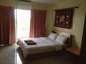 Отель Jomtien Hostel  Ампхое Бангламунг